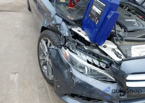 2015 Mercedes-Benz C 300 4Matic/Luxury 4Matic/Sport 4Matic из США, поврежденный, VIN 55SWF4KB5FU020235